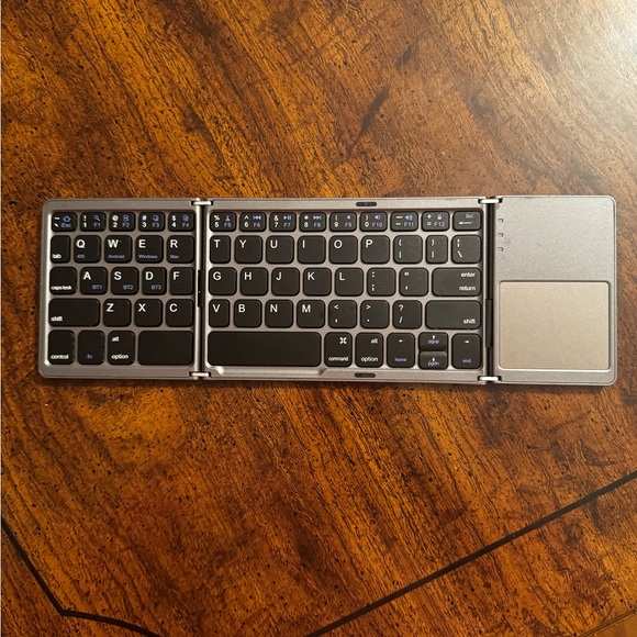 Foldable Silver Keyboard - Picture 2 of 5